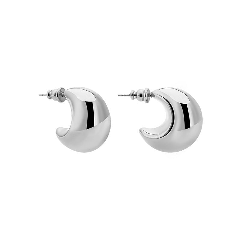Bold Curve – Stud earrings with soft curved shape