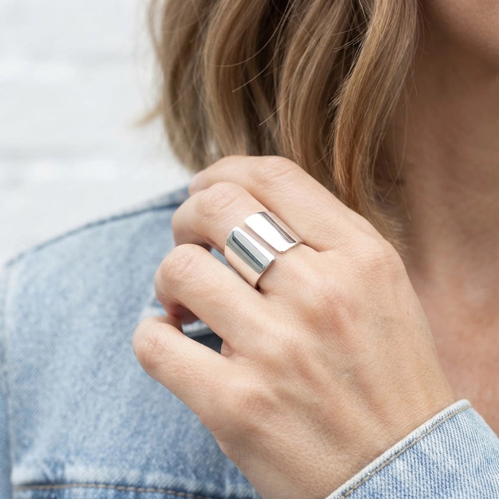 Aprilia – Adjustable ring with elevated front