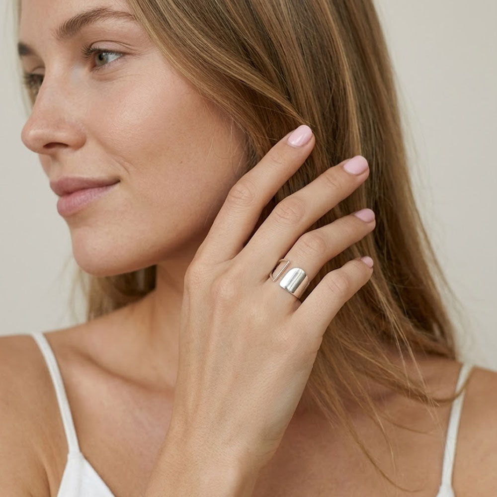 Blanka – Adjustable ring with unique hollow design