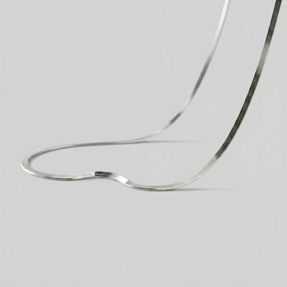 Lindy – Necklace with snake chain