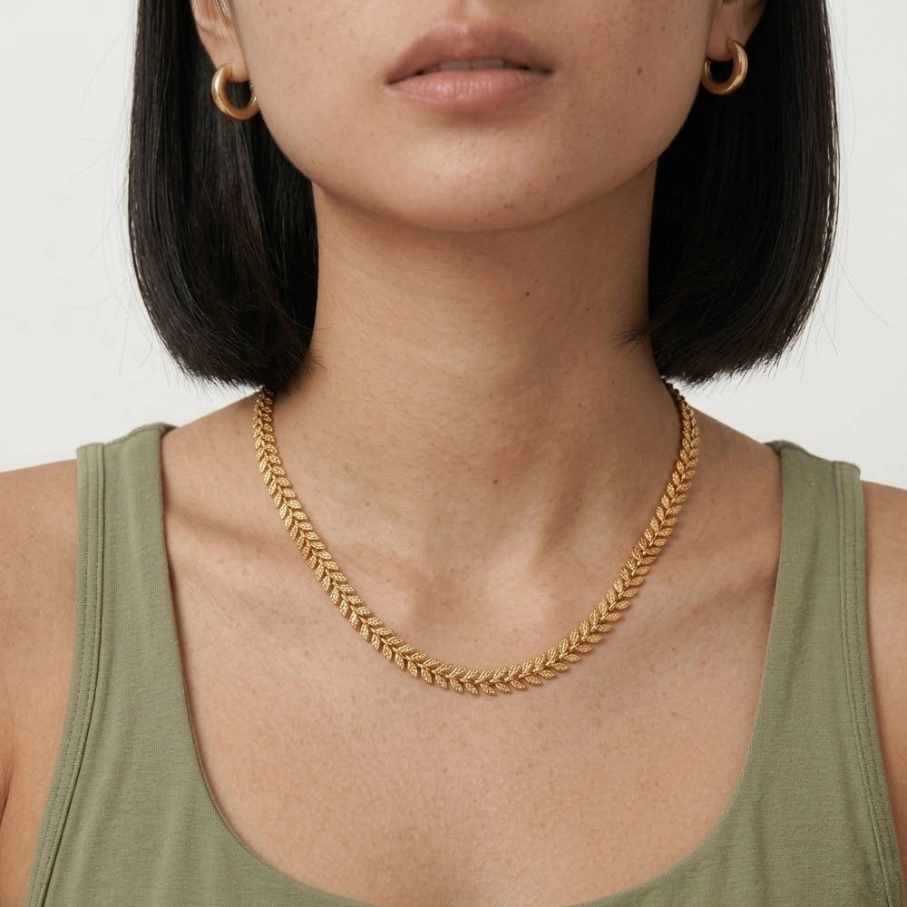 Madeline – Necklace with linked leaves