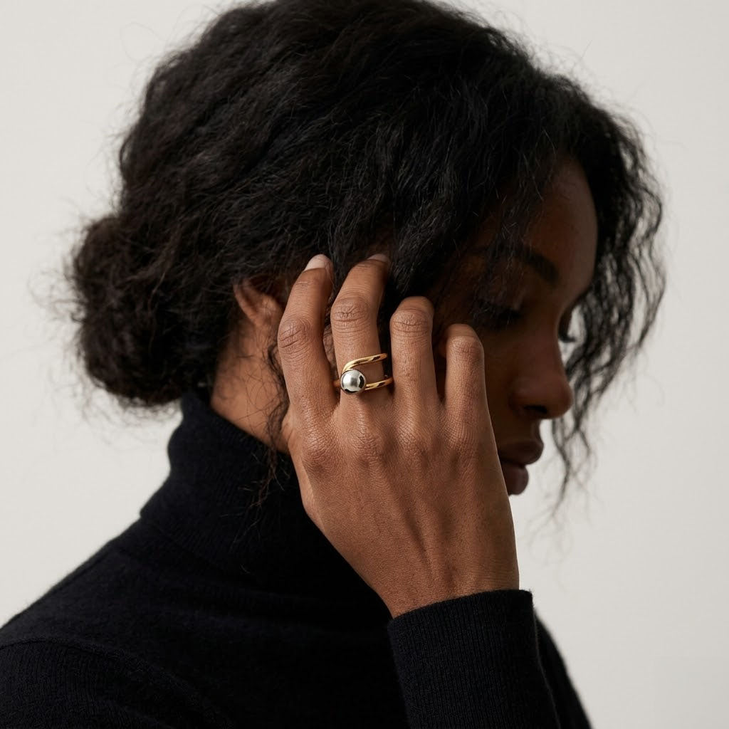 Orbia - Verstellbarer Ring mit geschwungenem Design