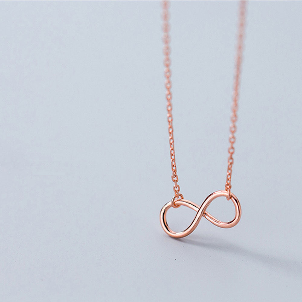 Beyond – Simple necklace with infinity symbol