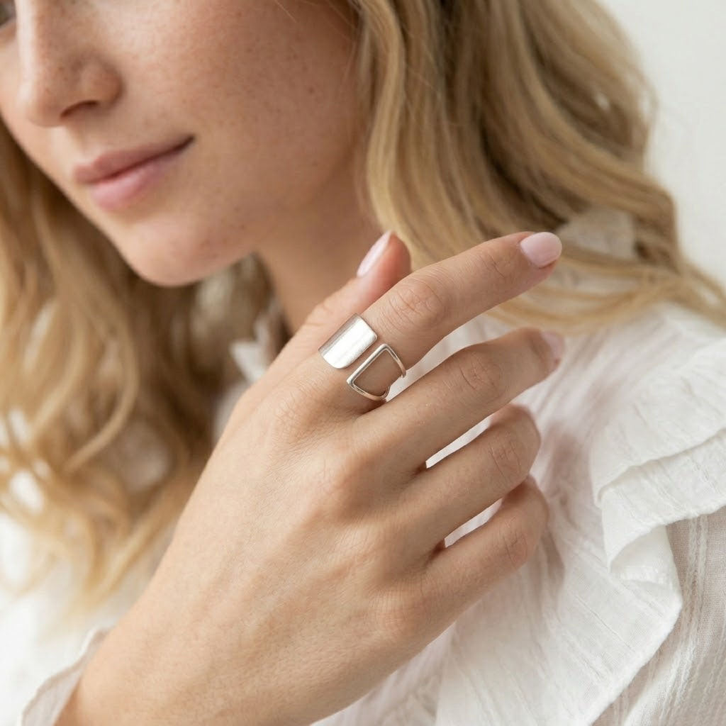 Blanka – Adjustable ring with unique hollow design