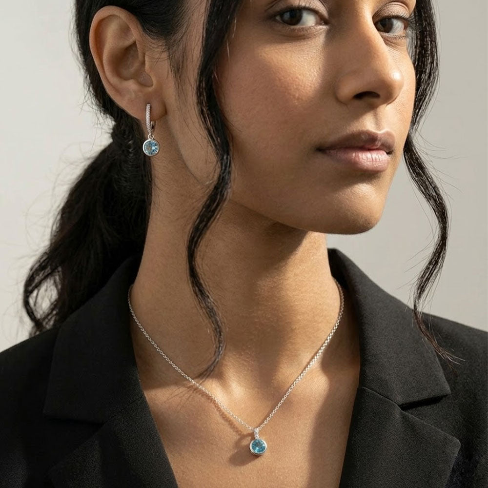 Blue Ivy – Necklace with ice-blue stone