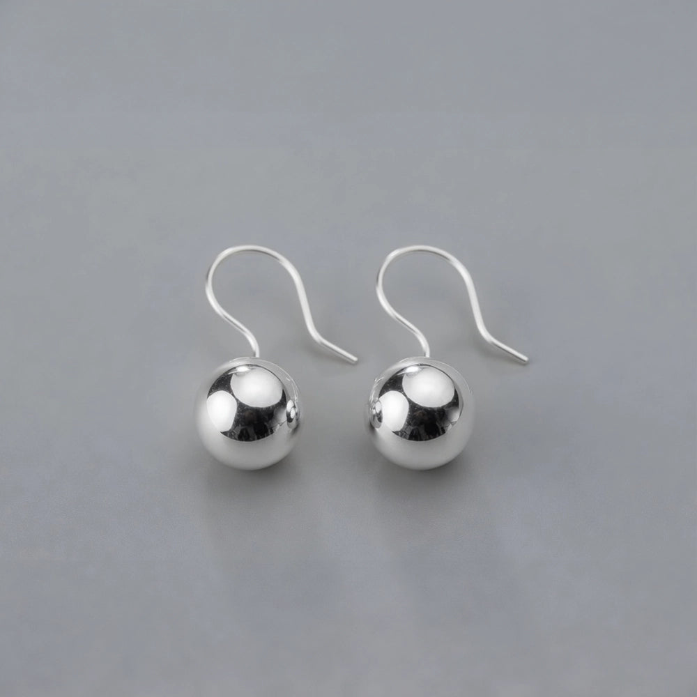 Cecile – Earrings with round bead detail