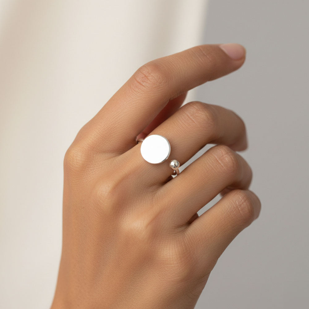 Charlie - Verstellbarer Ring mit glatter Scheibe vorne