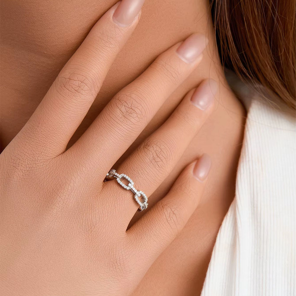 Dazzling Links - Ring im Kettenstil mit Edelsteinen