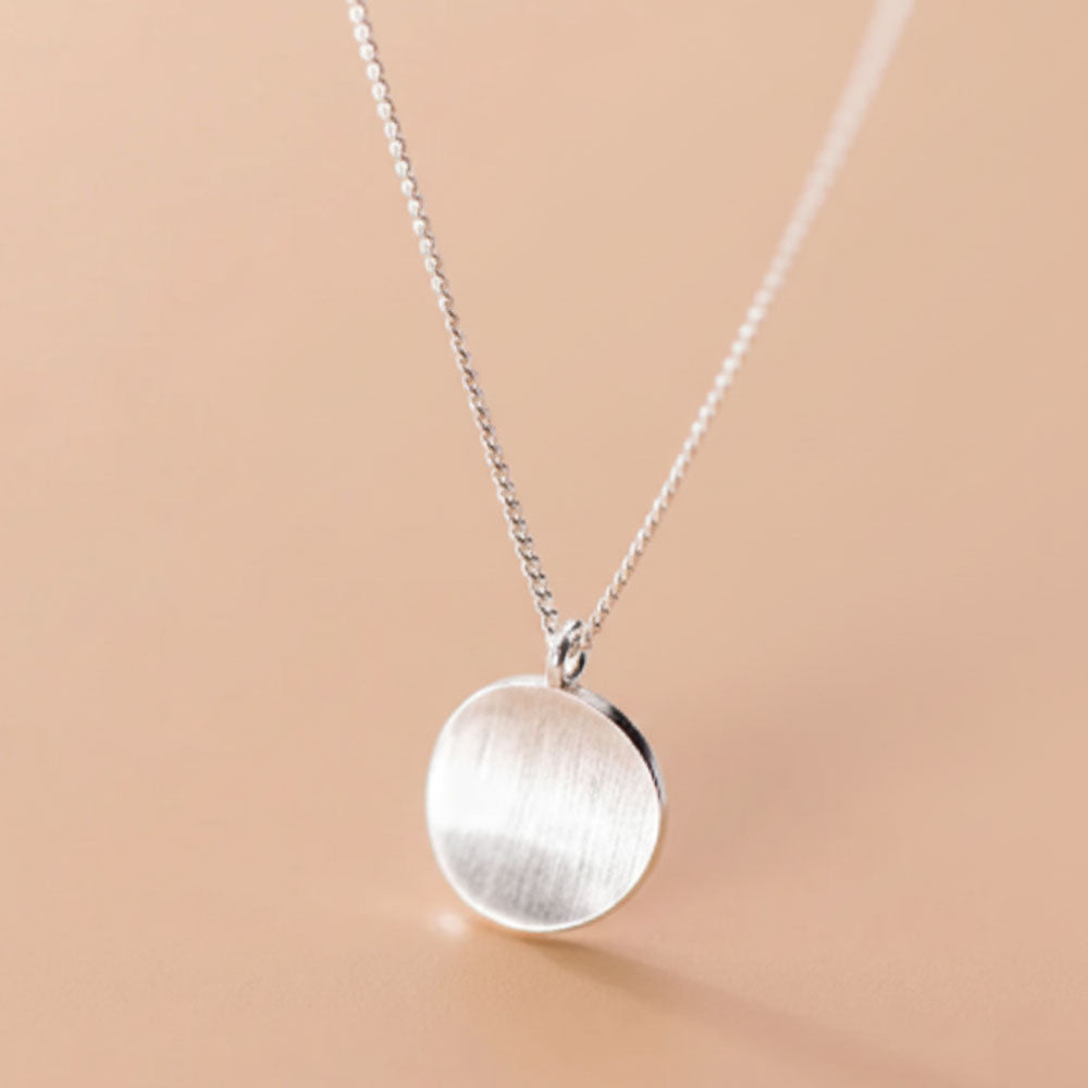 Embla - Halskette mit rundem Anhänger