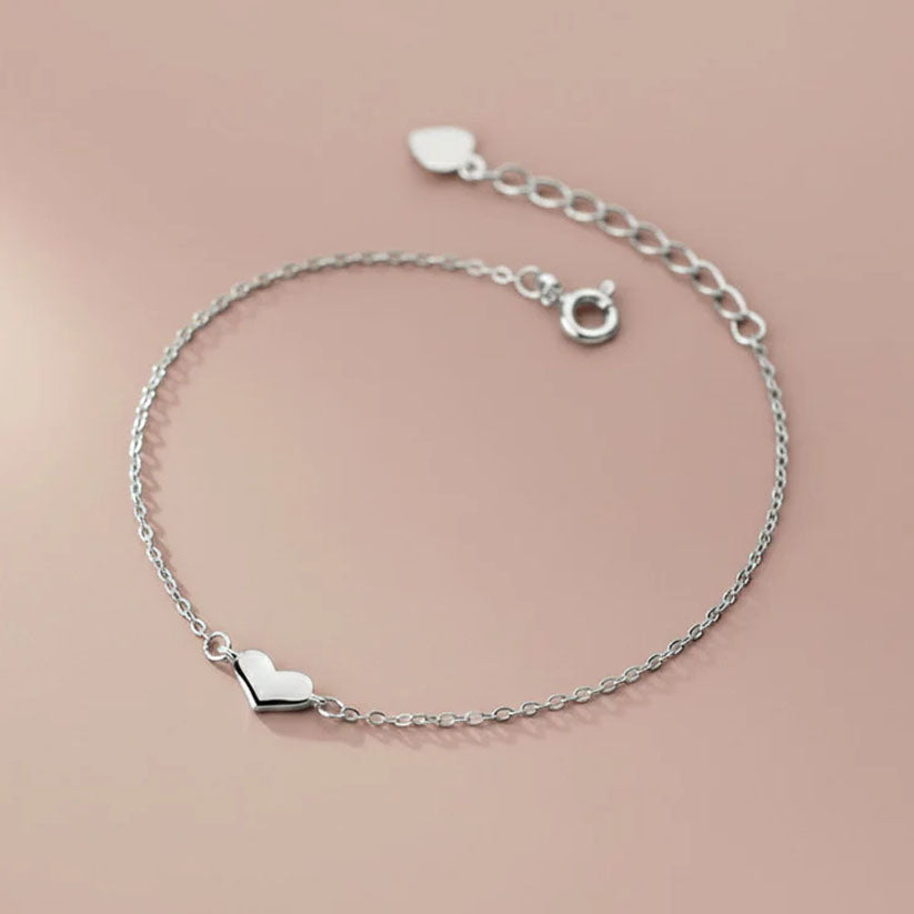 Esmeralda – Bracelet with tiny heart charm