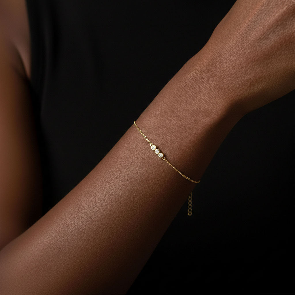 Estrid – Bracelet with three small stones