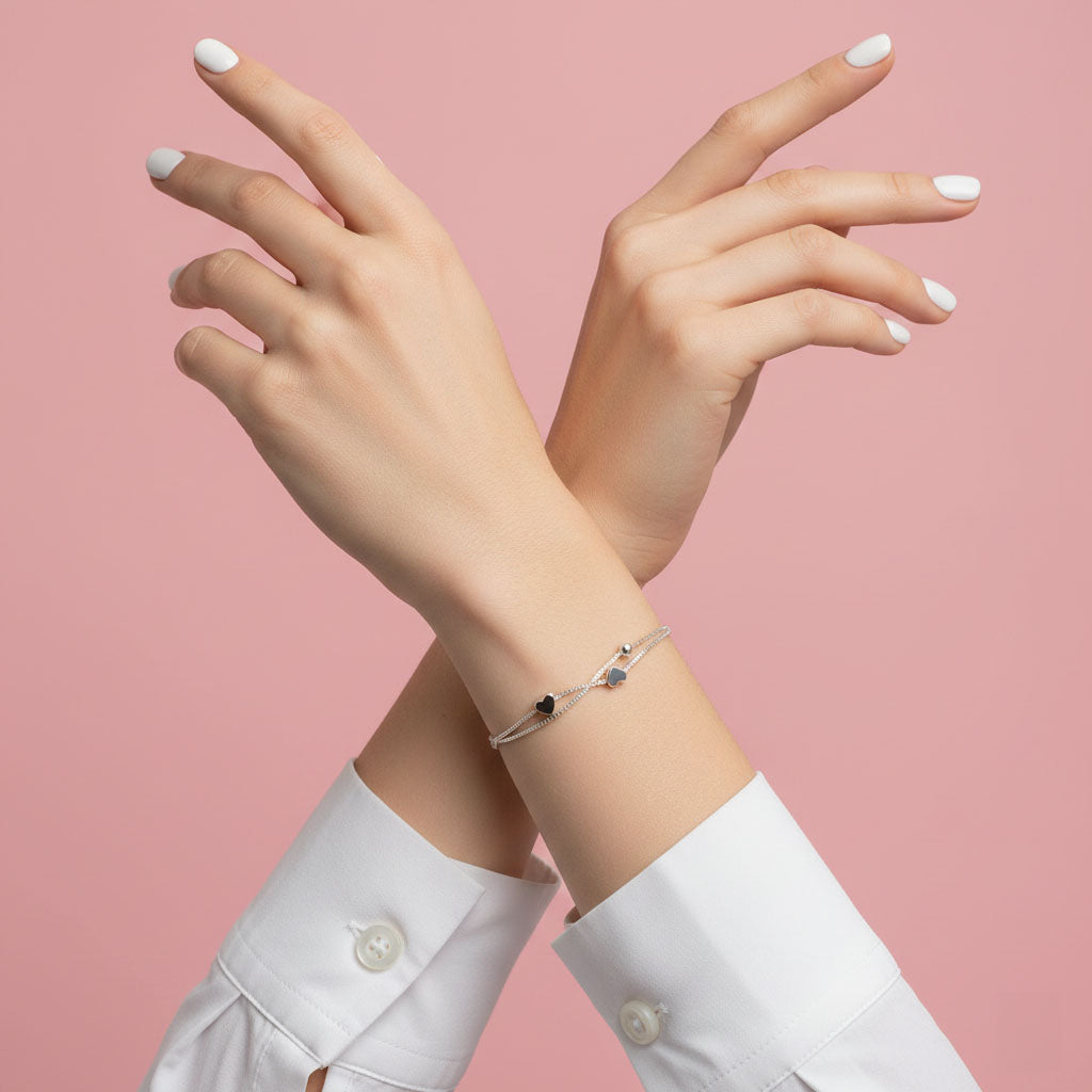 Evelyn – Bracelet with double chains and small hearts