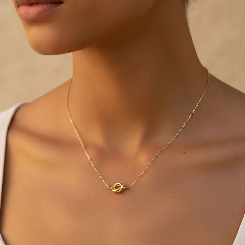 Everlink – Necklace with knot detail