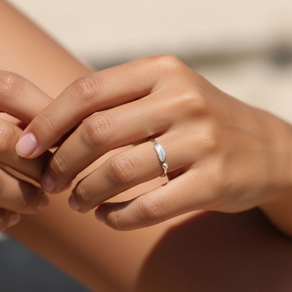 Feather - Verstellbarer Ring mit Feder-Detail