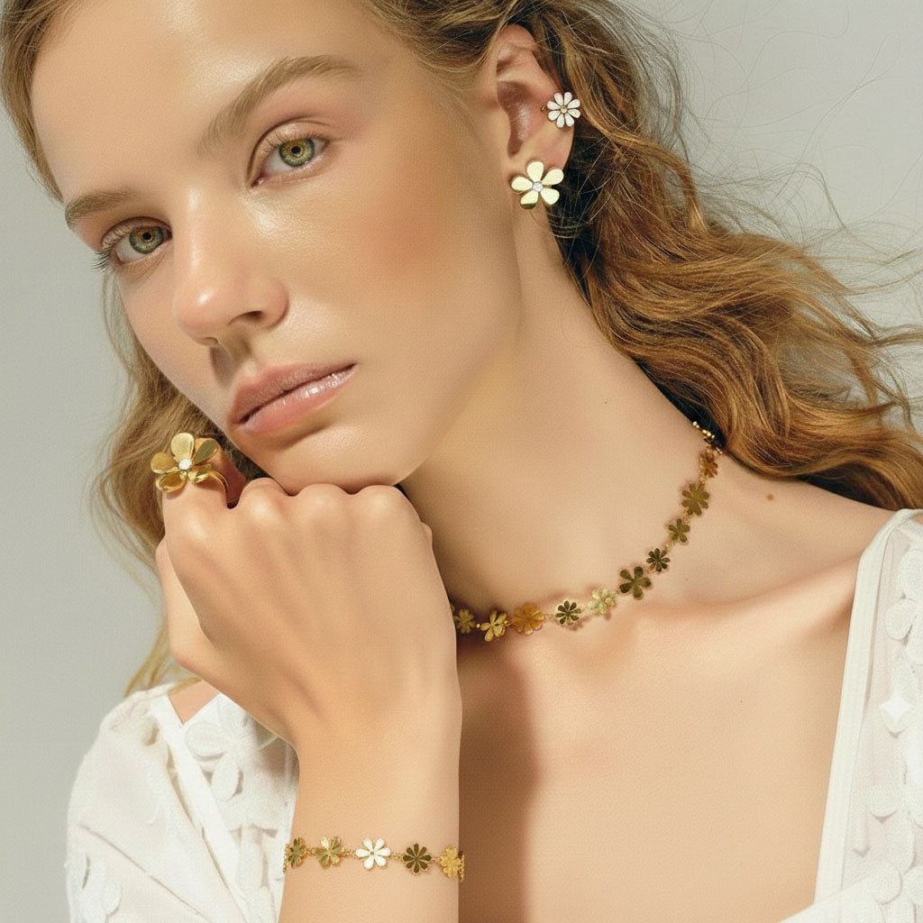 Floral Dreams – Stud earrings with floral design