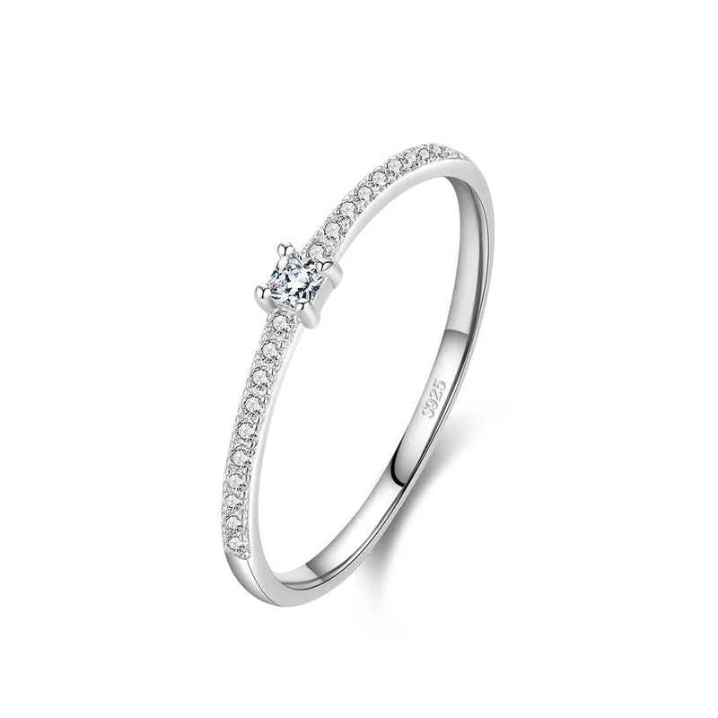 Gloria - Ring mit dezentem Schmucksteinbesatz