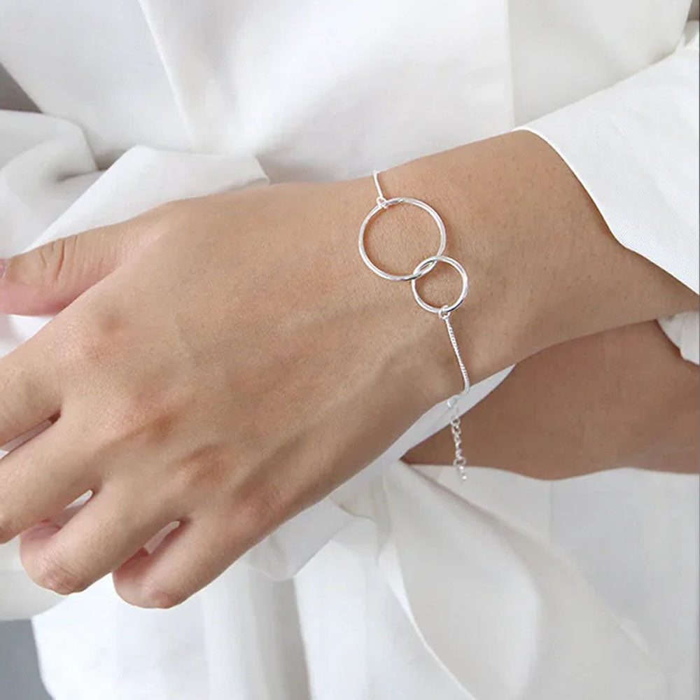 Hollow – Bracelet with interlinked circles
