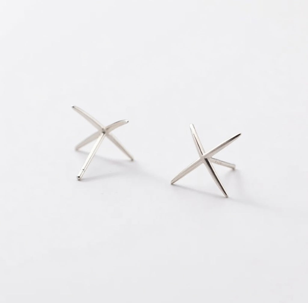 Loomi – Studs with cross design