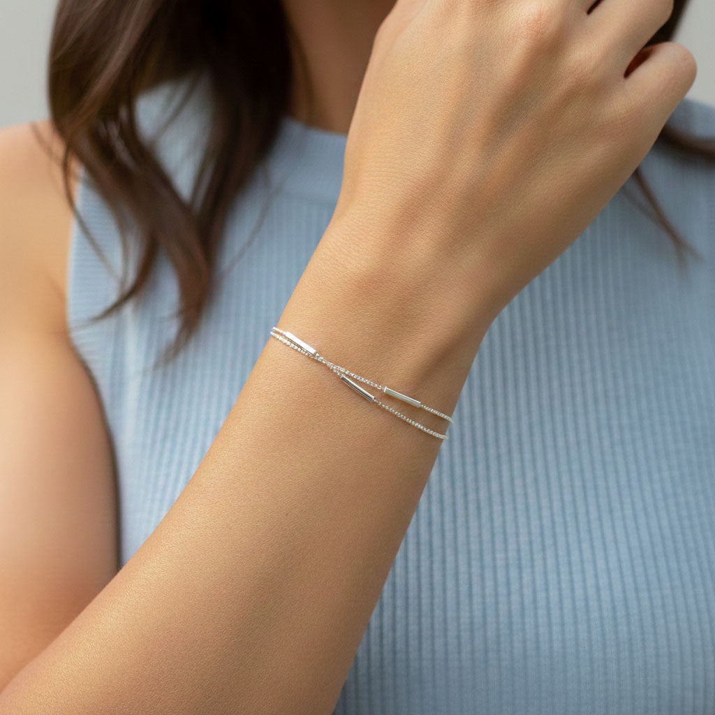 Katy – Bracelet with double chains in a minimalist style