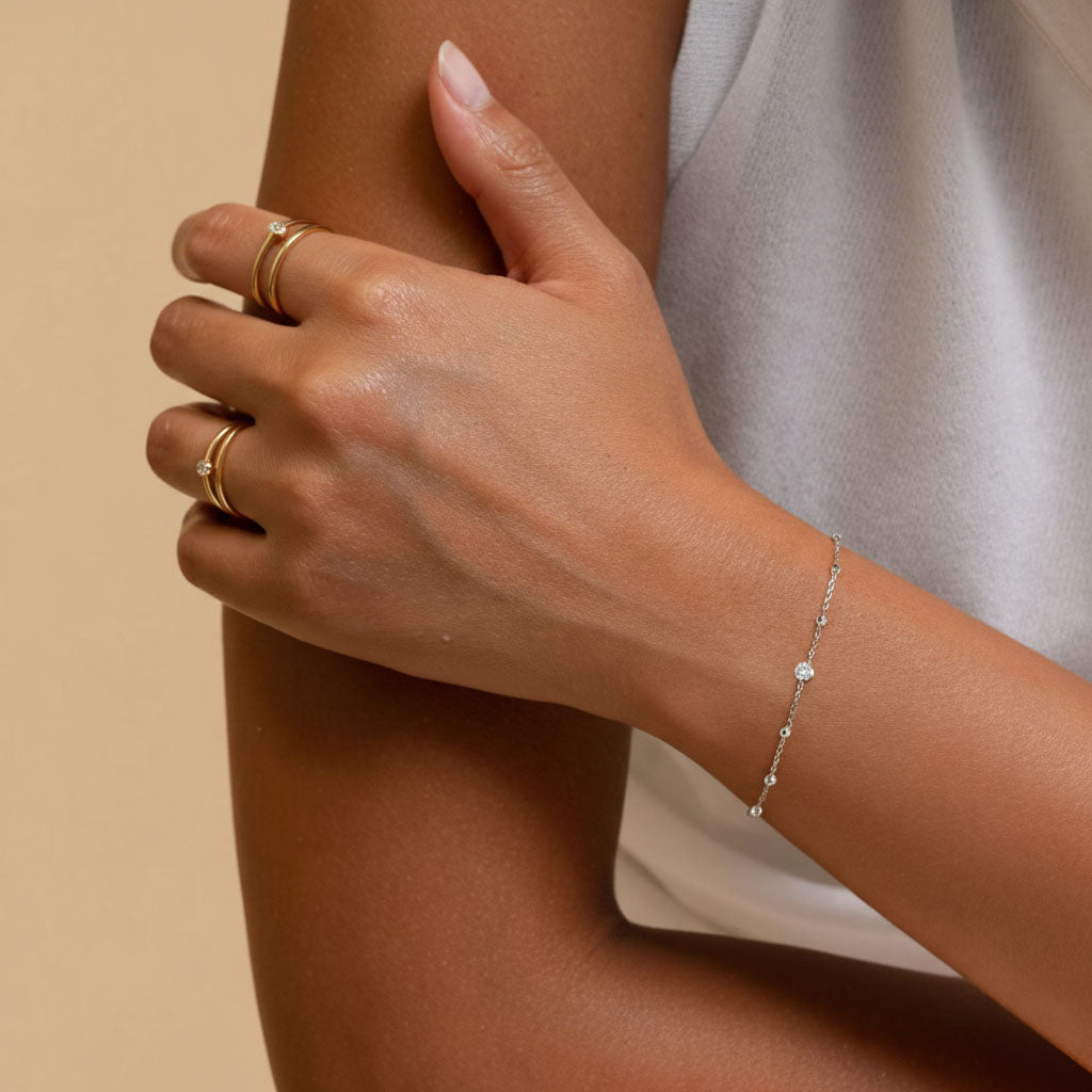 Linnea – Bracelet with thin chain and delicate details