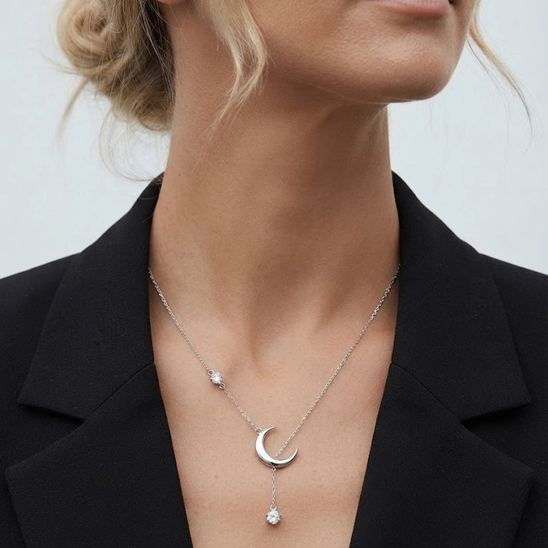 Lune – Necklace with crescent moon and stones