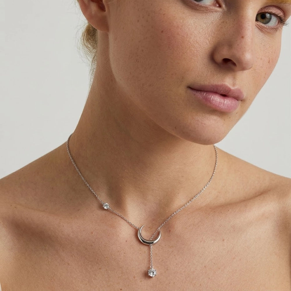 Lune – Necklace with crescent moon and stones
