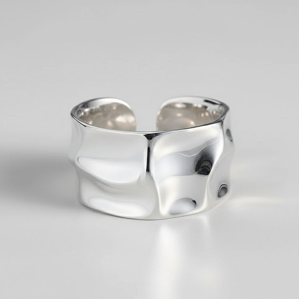 Millie – Adjustable ring with hammered finish