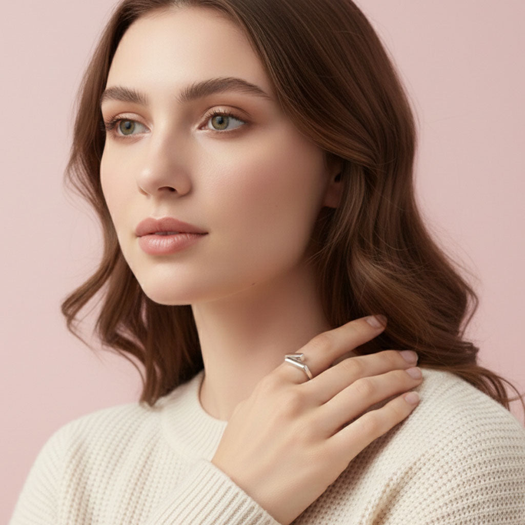 Modest – Adjustable ring with modern design