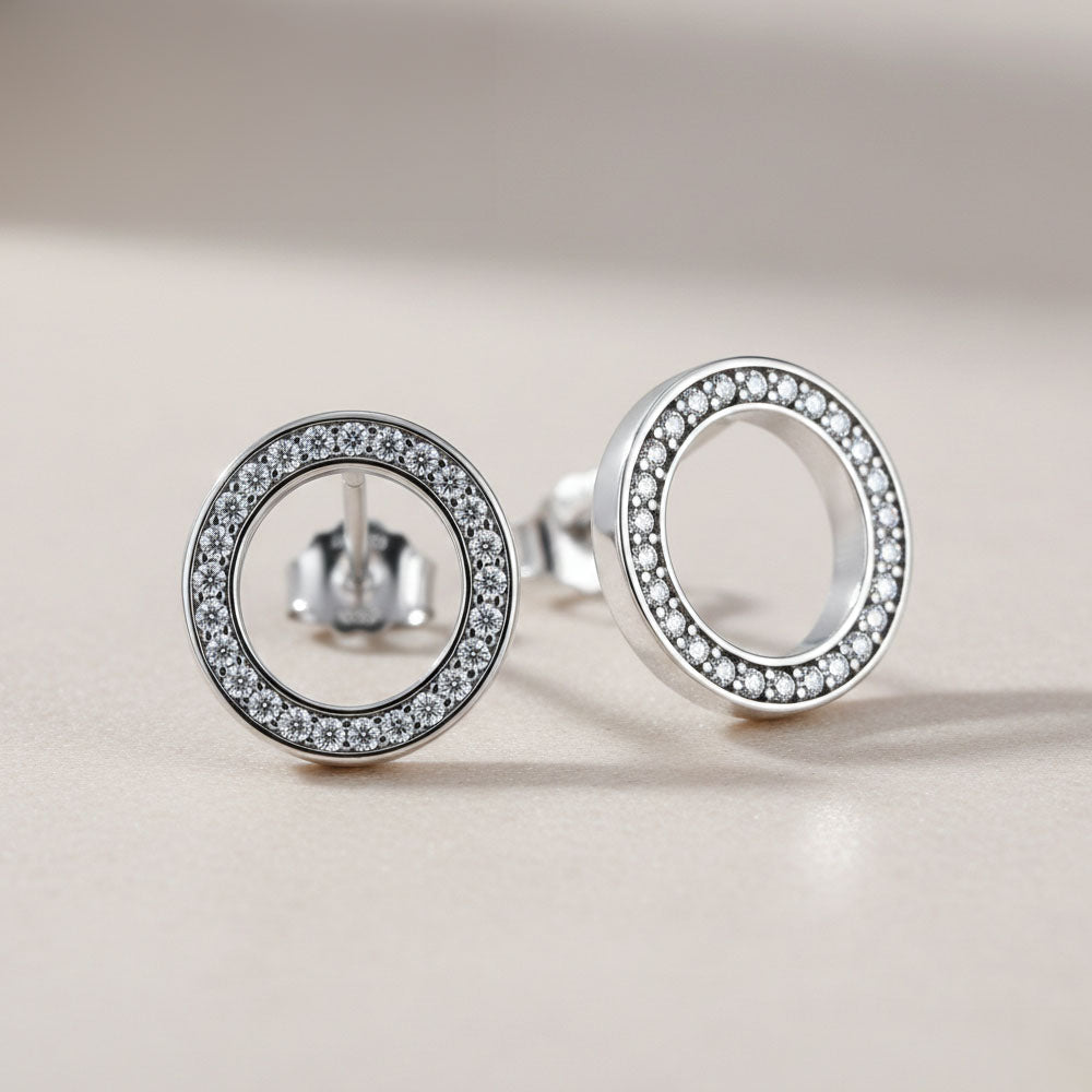 Savannah – Round stud earrings with sparkling zirconia
