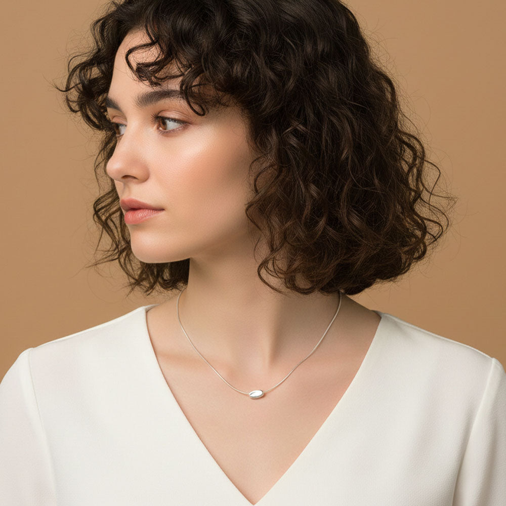 Twisted Square – Necklace with bean-shaped pendant