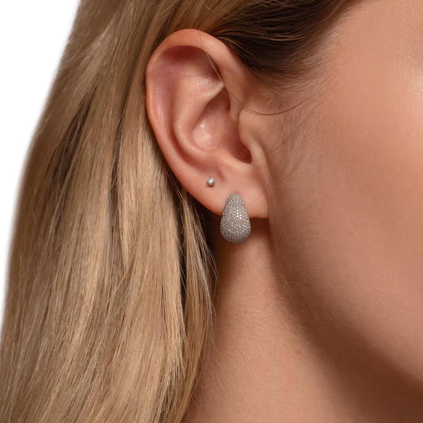 Valkyria – Teardrop-shaped earrings with sparkling stones