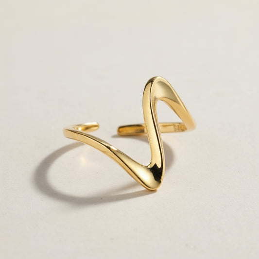 Vendela - Verstellbarer Ring mit gewelltem Design