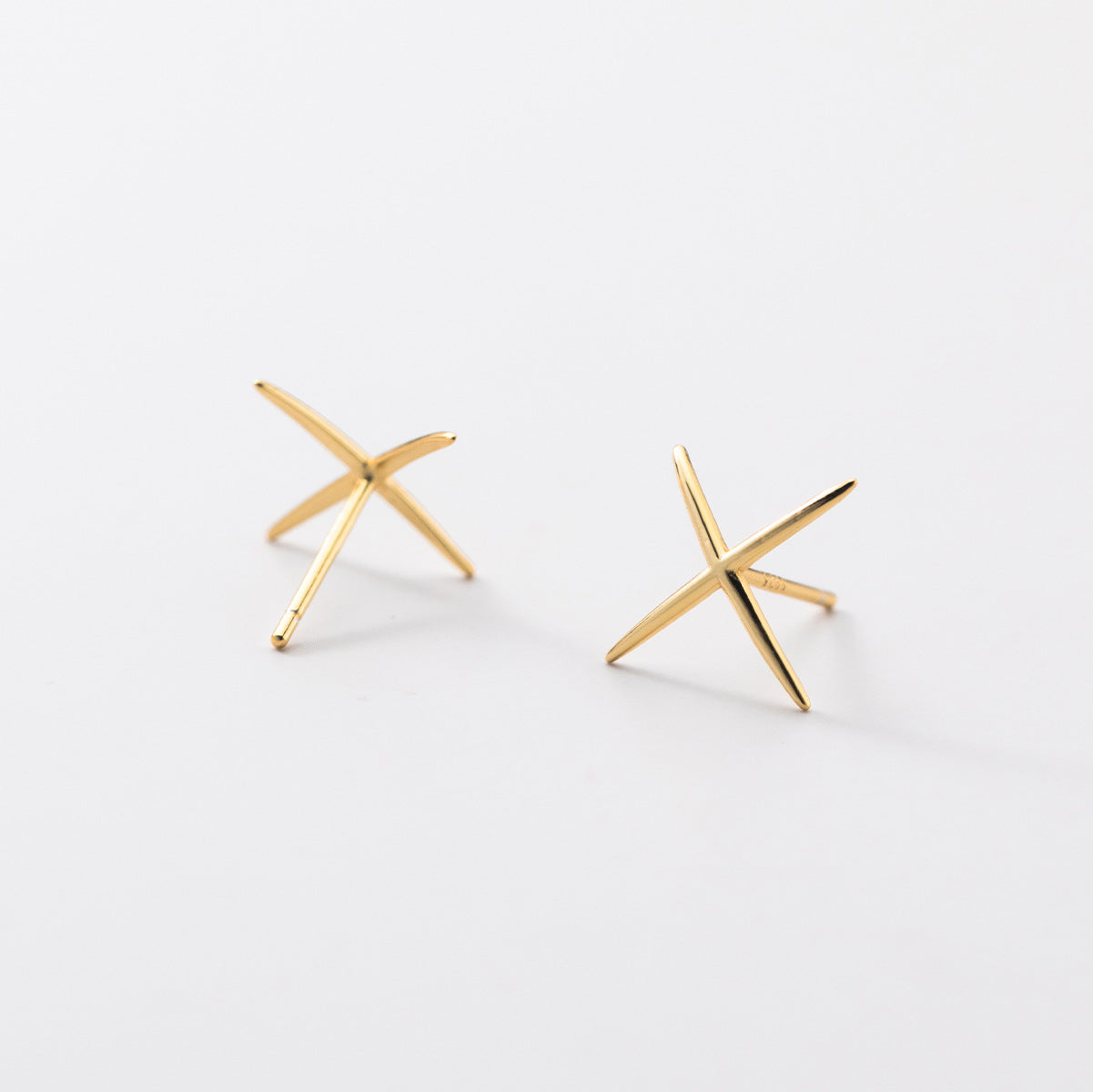 Loomi – Studs with cross design