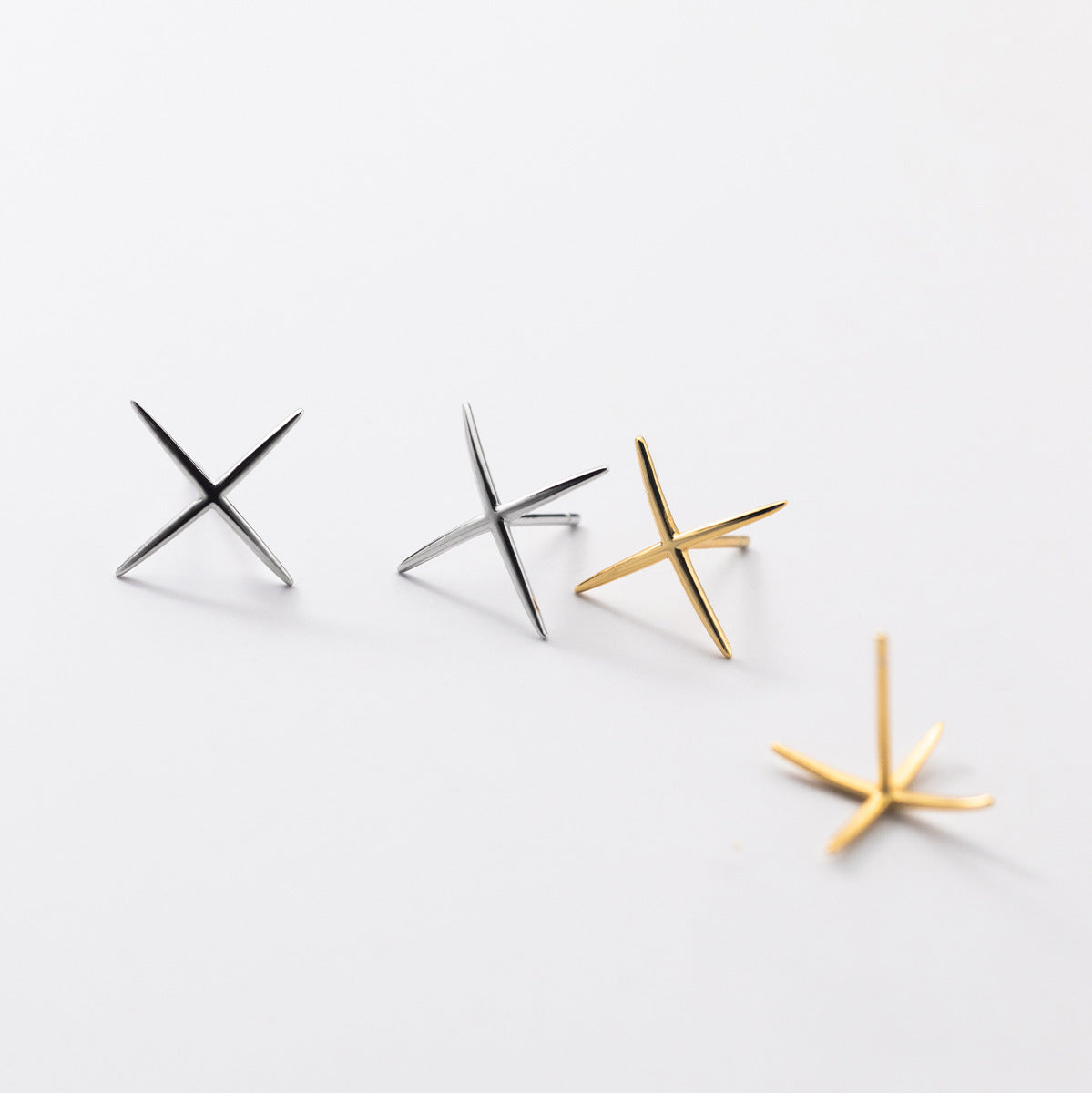 Loomi – Studs with cross design
