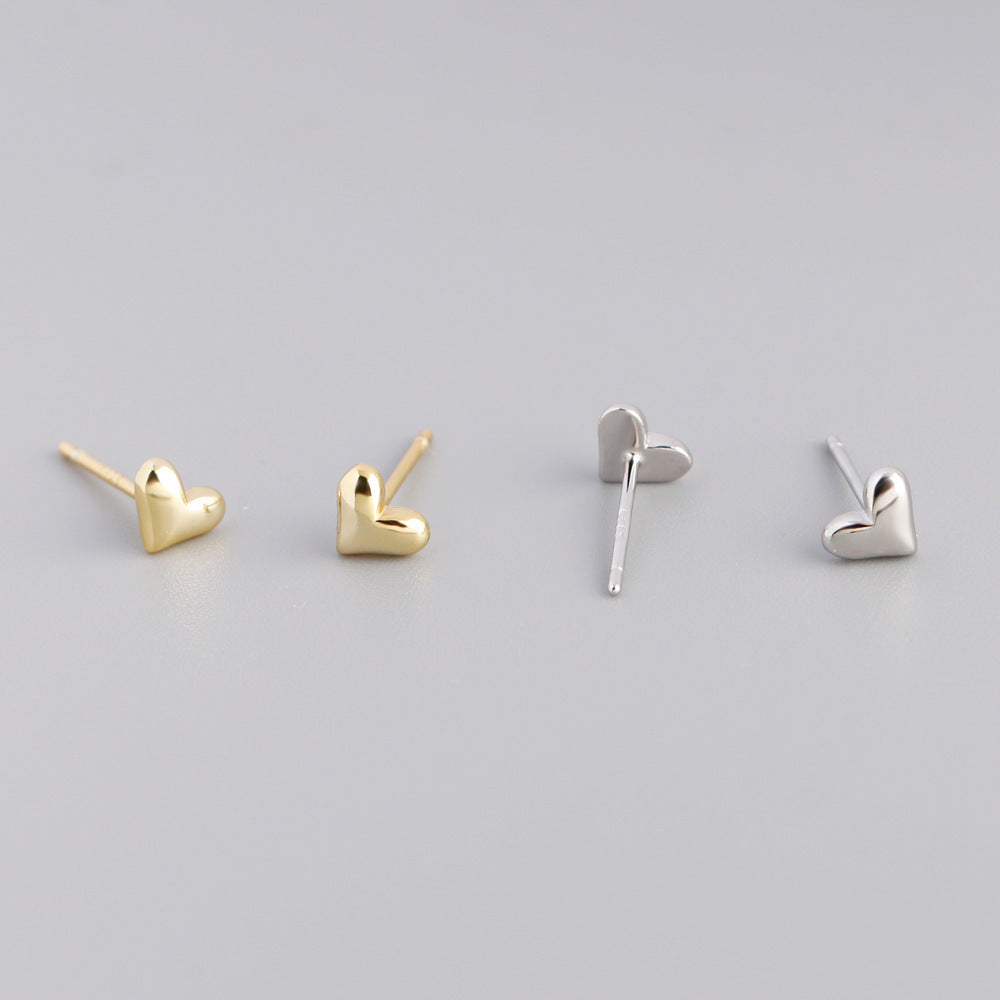 Mini Charm - Kleine herzförmige Ohrstecker