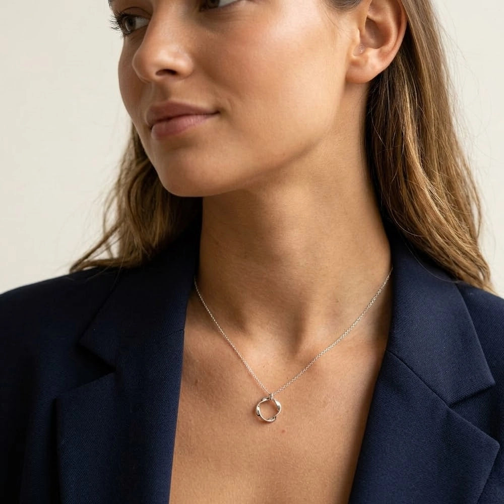 Arwen – Necklace with twisted pendant