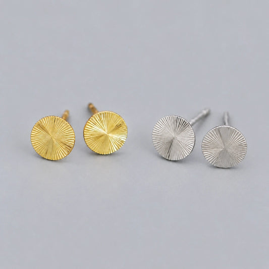 Athena – Stud earrings with decorative plate