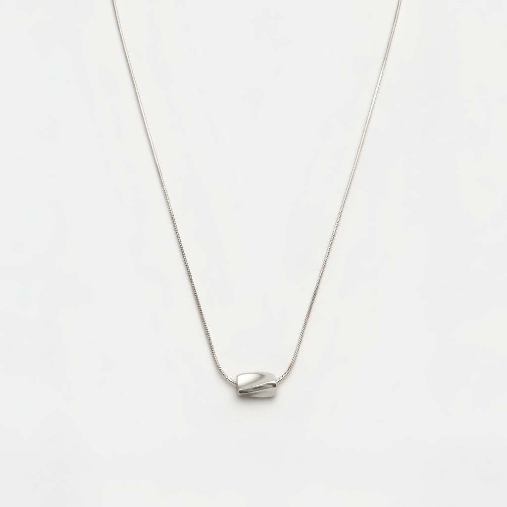 Twisted Square – Necklace with bean-shaped pendant