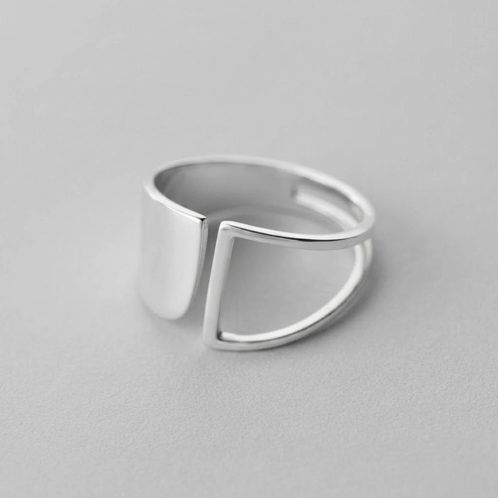 Blanka – Adjustable ring with unique hollow design