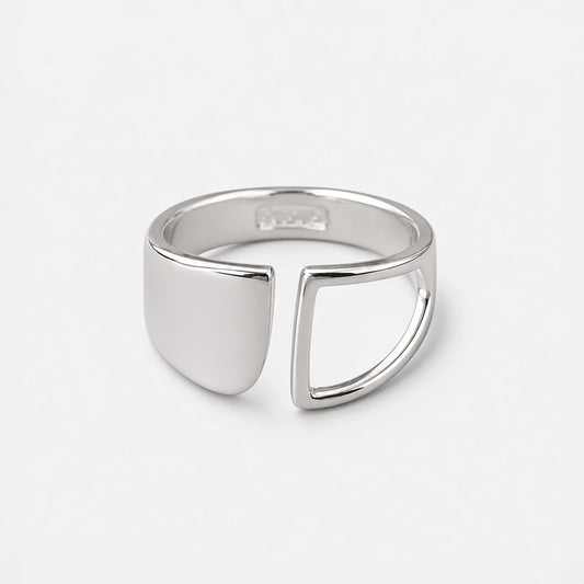 Blanka – Adjustable ring with unique hollow design