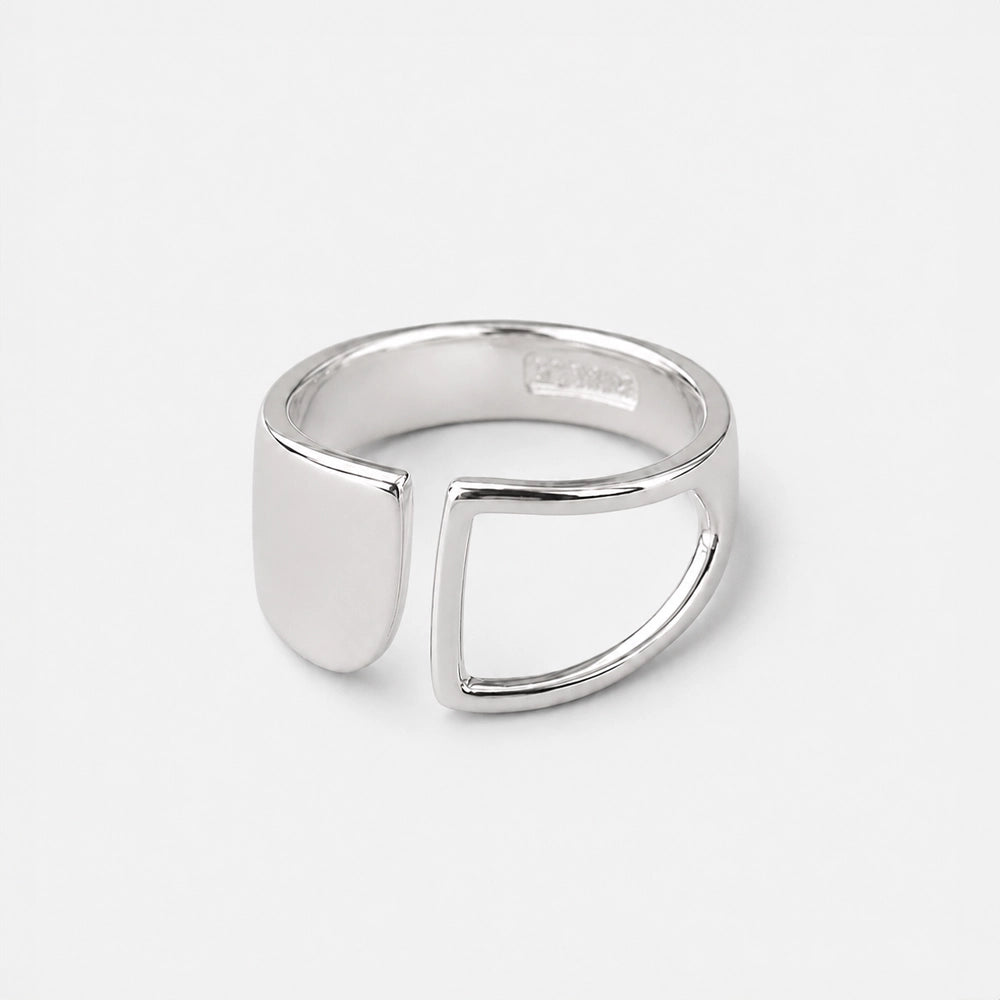 Blanka – Adjustable ring with unique hollow design