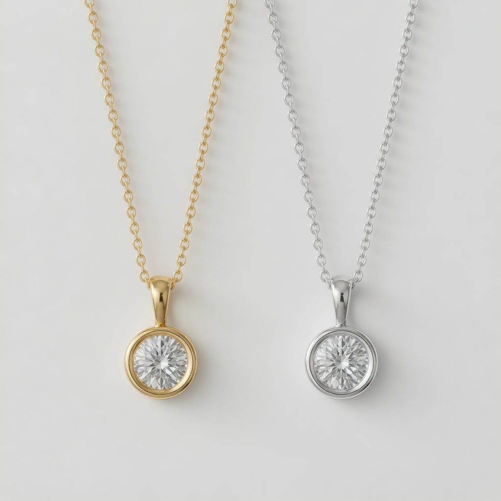 Yndis – Necklace with moissanite pendant