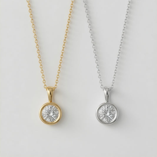 Yndis – Necklace with moissanite pendant