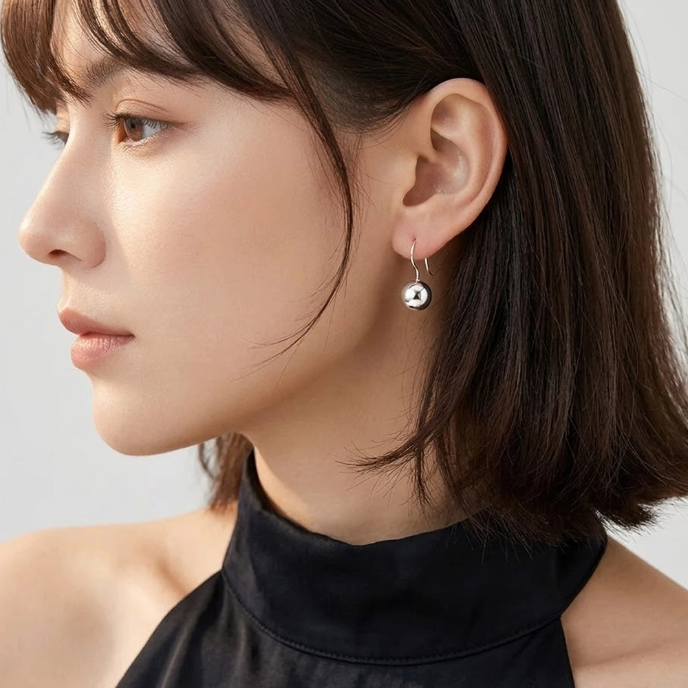 Cecile – Earrings with round bead detail