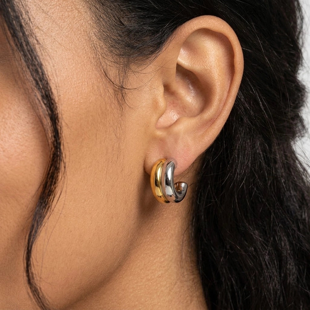 Chunky – Bold J-shaped hoops