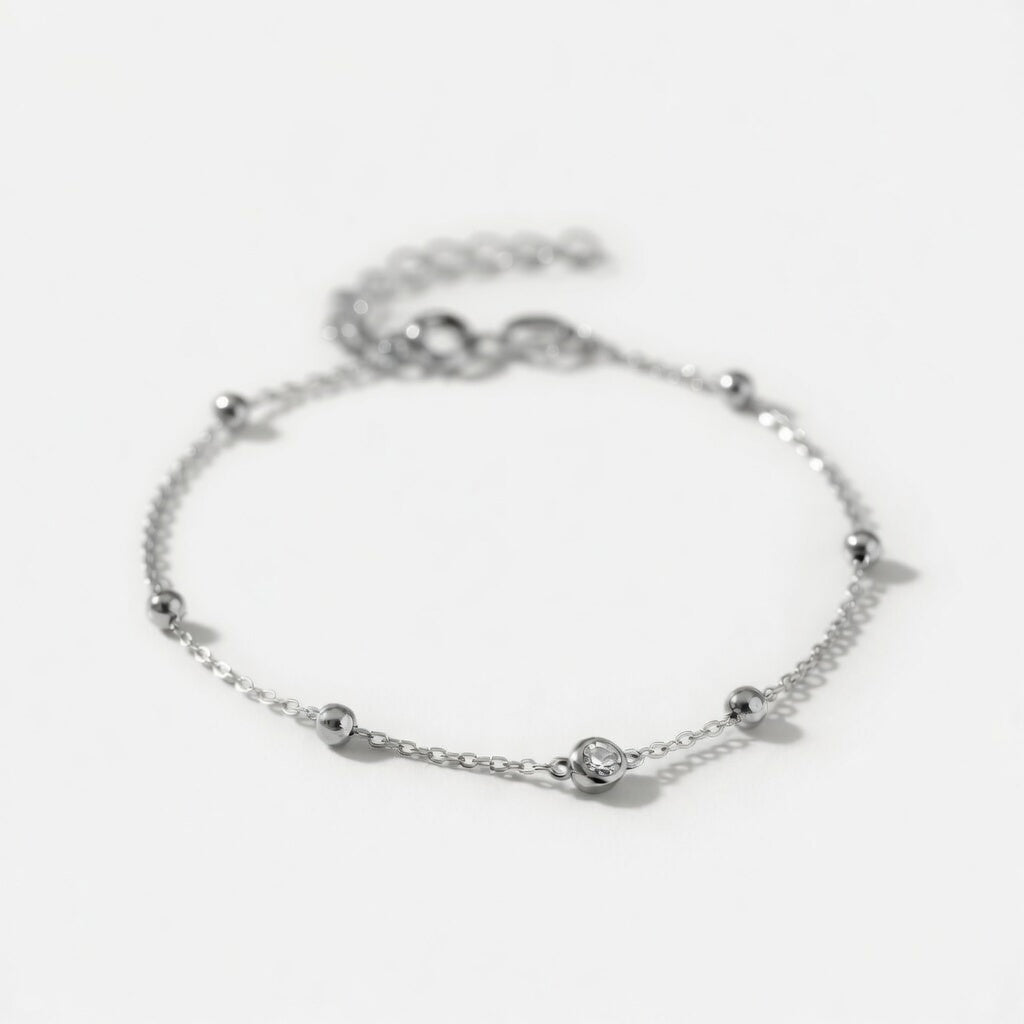 Linnea - Armband mit dünner Kette und zarten Details