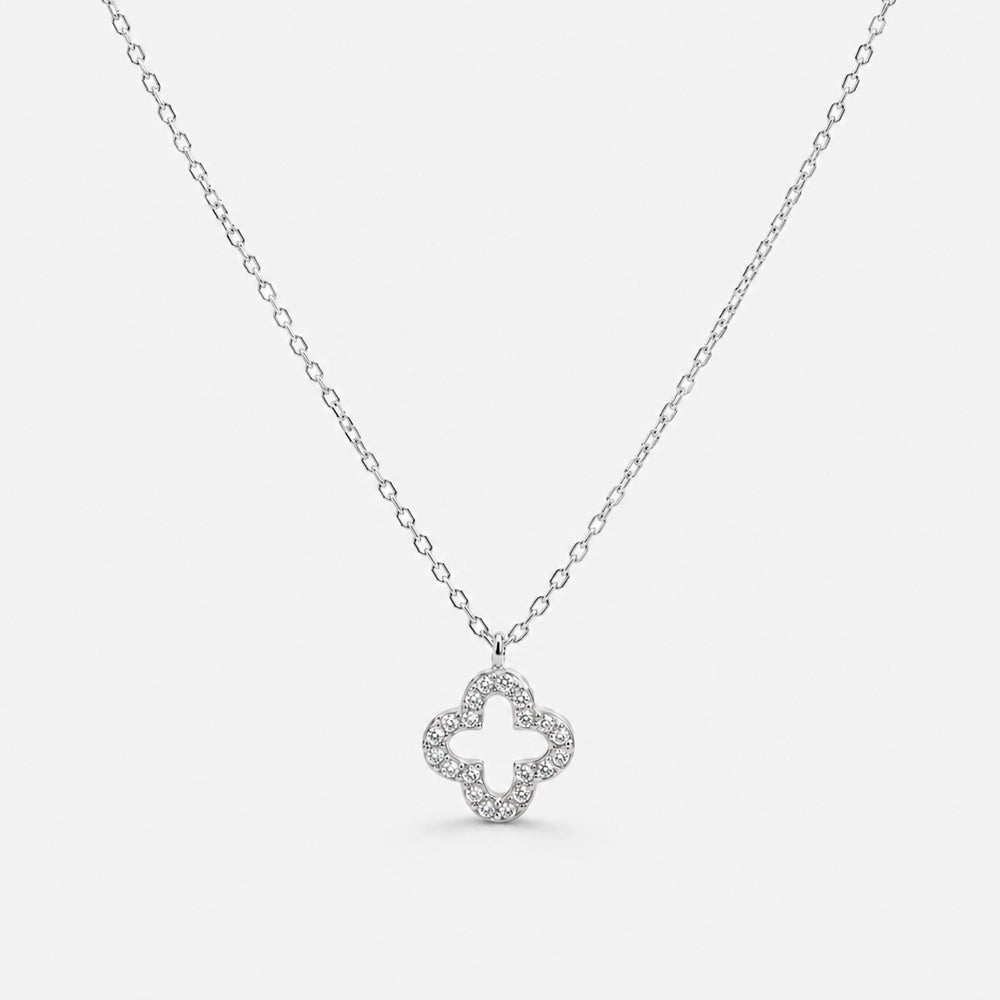 Fortune Bloom – Necklace with clover-shaped pendant