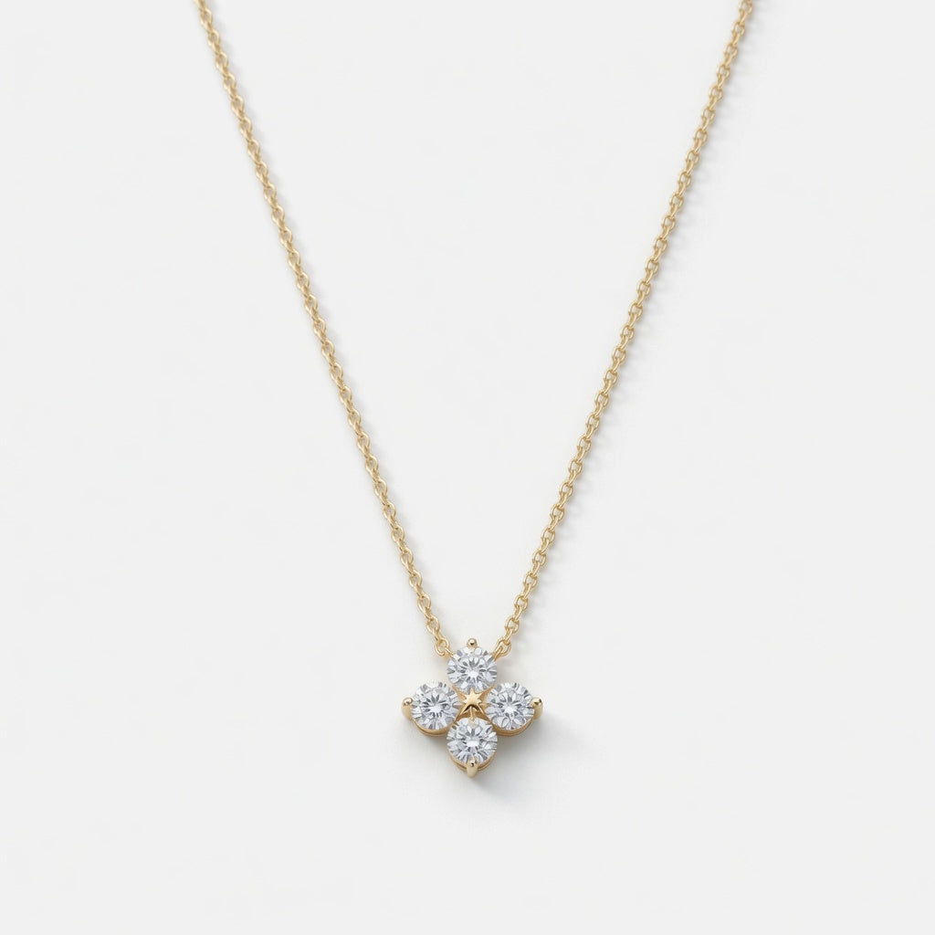 Yrsa – Necklace with sparkling flower pendant