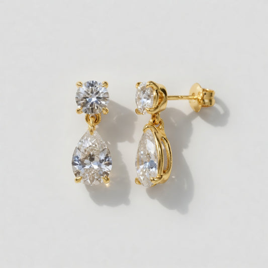 Eydis – Earrings with teardrop-shaped moissanite