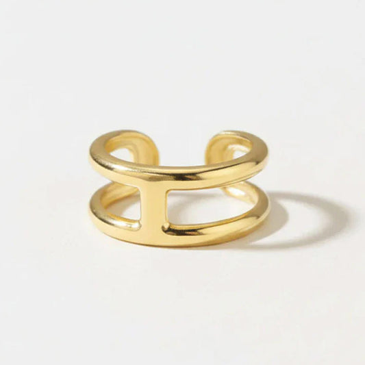 Horizon – Sleek ring with geometric design